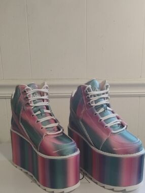YRU Women's Iridescent Pink & Teal Platform Lace-Up Sneakers